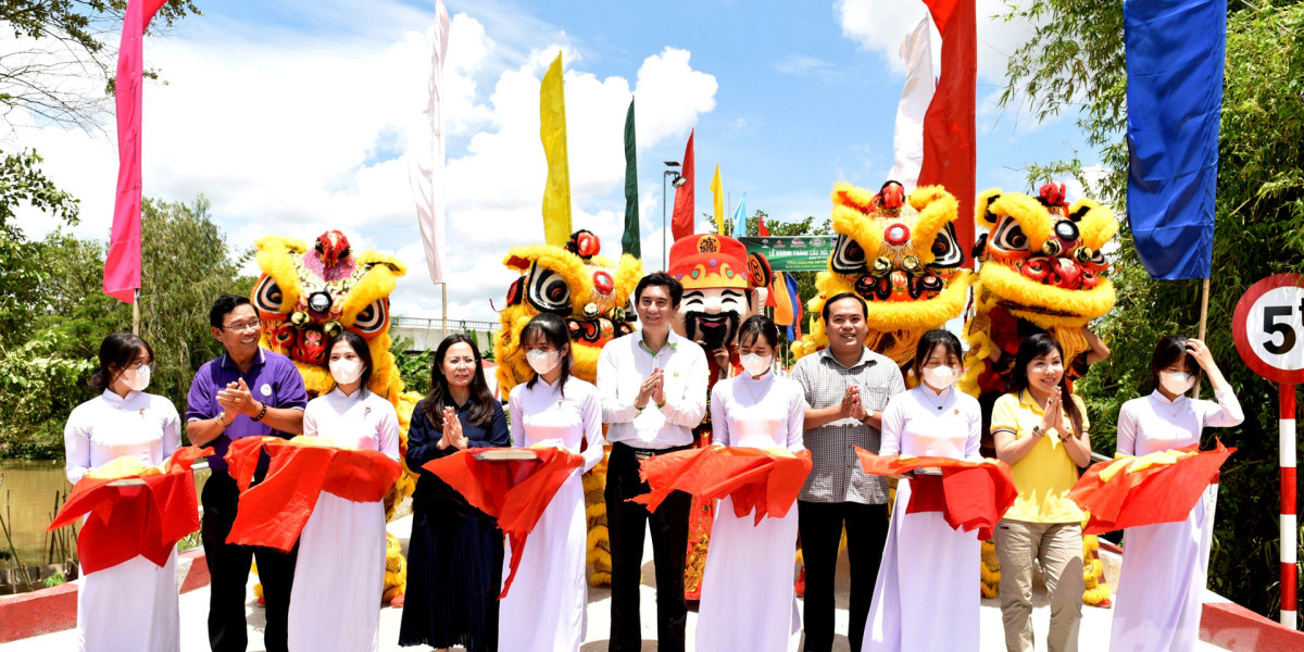 Chương trình 'Cầu nối yêu thương' tặng 3 cây cầu nông thôn gần 1,4 tỷ đồng