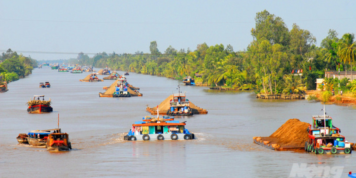 Cát múc lên, bờ sông sụt xuống