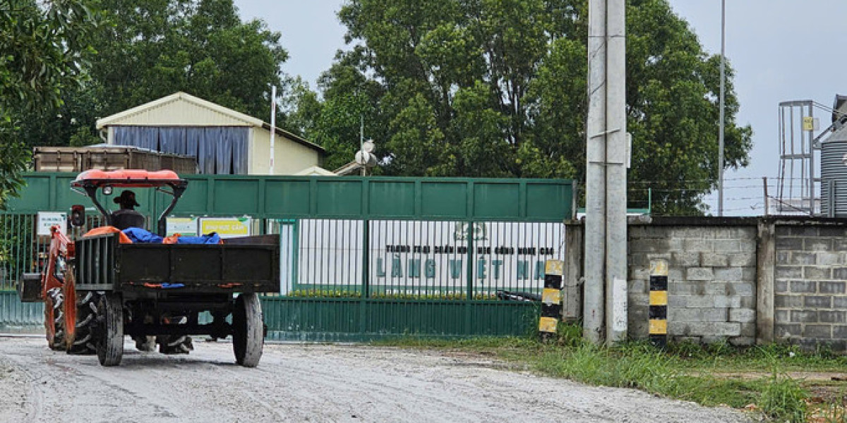 Giám sát 2 trang trại chăn nuôi heo của Công ty TNHH Làng Việt Nam